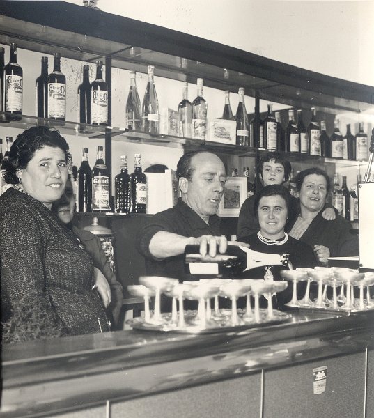 1961, inaugurazione del nuovo Bar a Porta Puglia _3.jpg